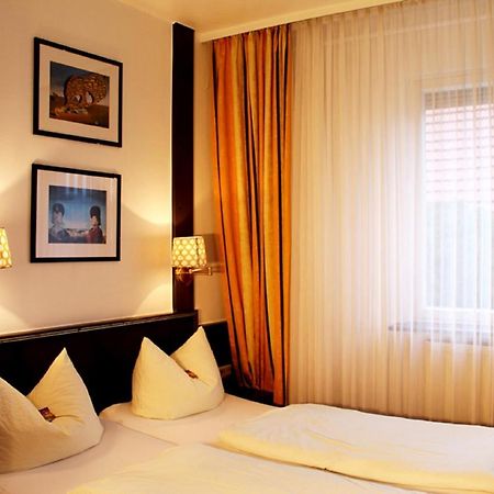 Hotel-Landgasthof Gruener Baum - Dittigheim タウバービショフスハイム エクステリア 写真