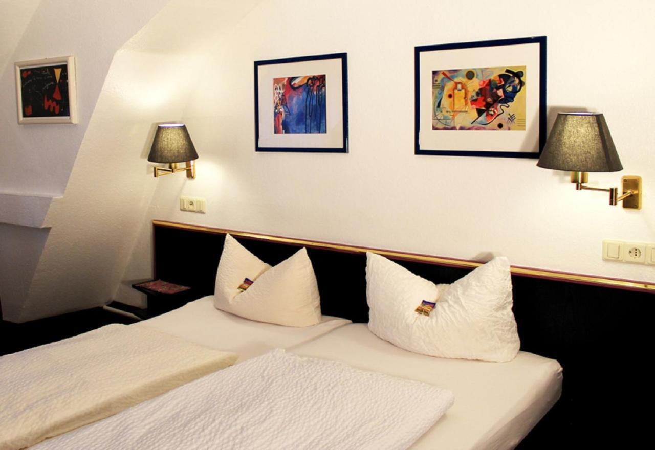 Hotel-Landgasthof Gruener Baum - Dittigheim タウバービショフスハイム エクステリア 写真