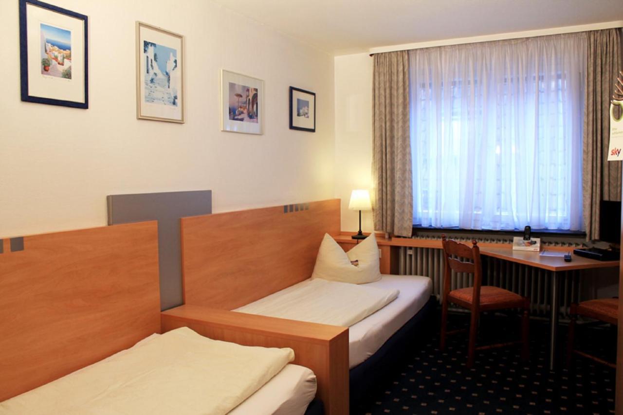 Hotel-Landgasthof Gruener Baum - Dittigheim タウバービショフスハイム エクステリア 写真