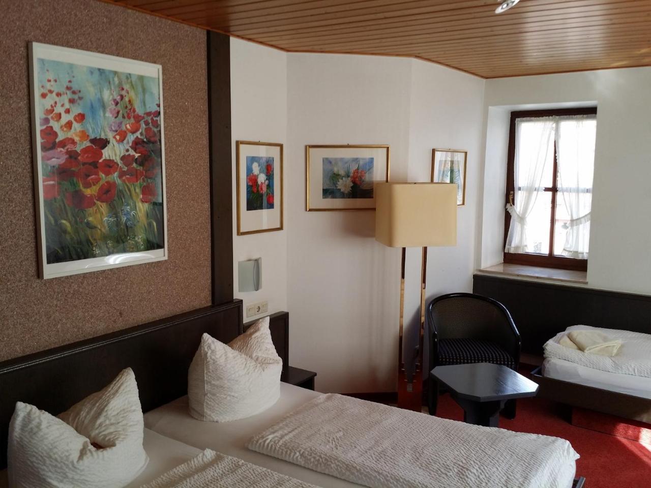 Hotel-Landgasthof Gruener Baum - Dittigheim タウバービショフスハイム エクステリア 写真