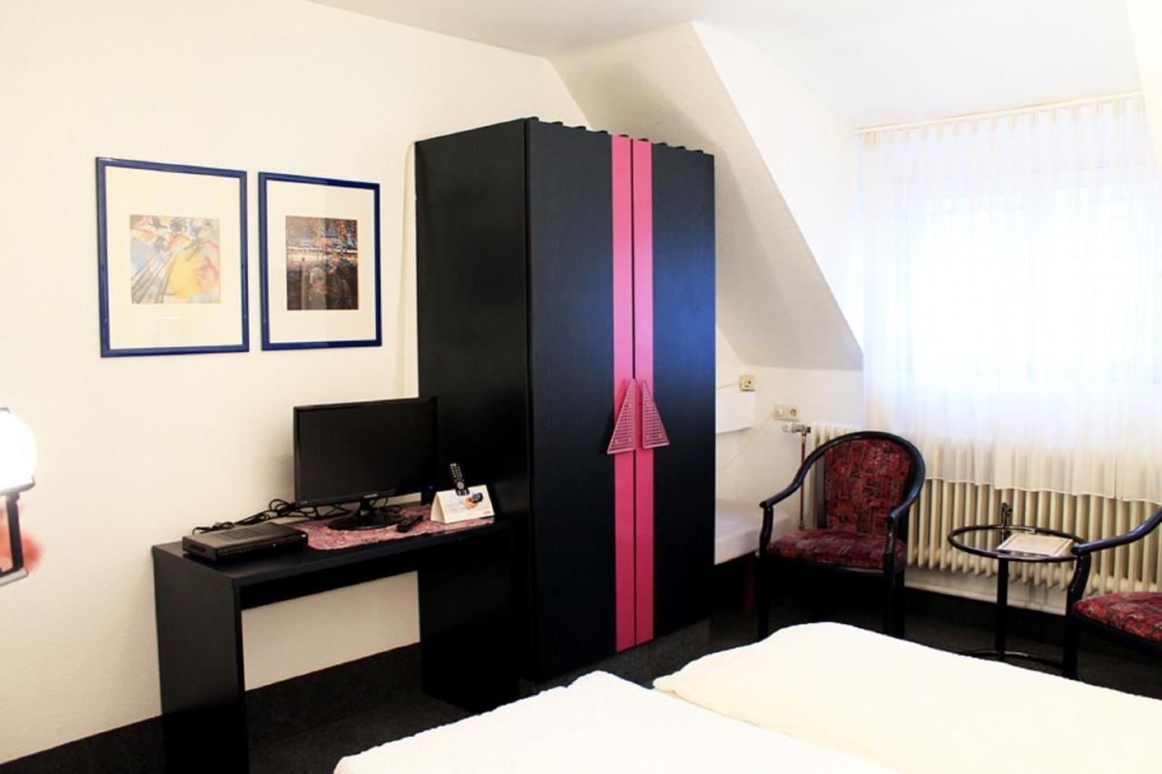 Hotel-Landgasthof Gruener Baum - Dittigheim タウバービショフスハイム エクステリア 写真