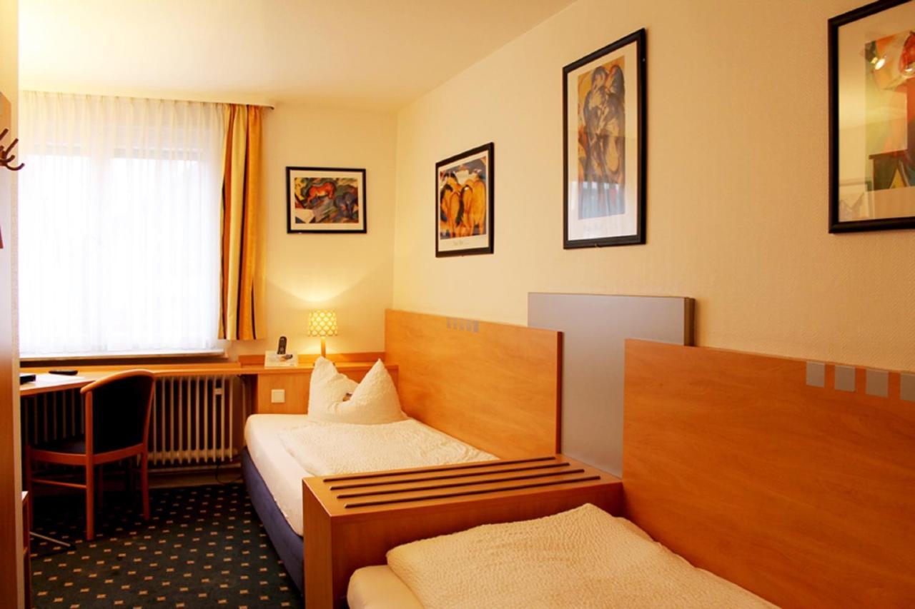 Hotel-Landgasthof Gruener Baum - Dittigheim タウバービショフスハイム エクステリア 写真