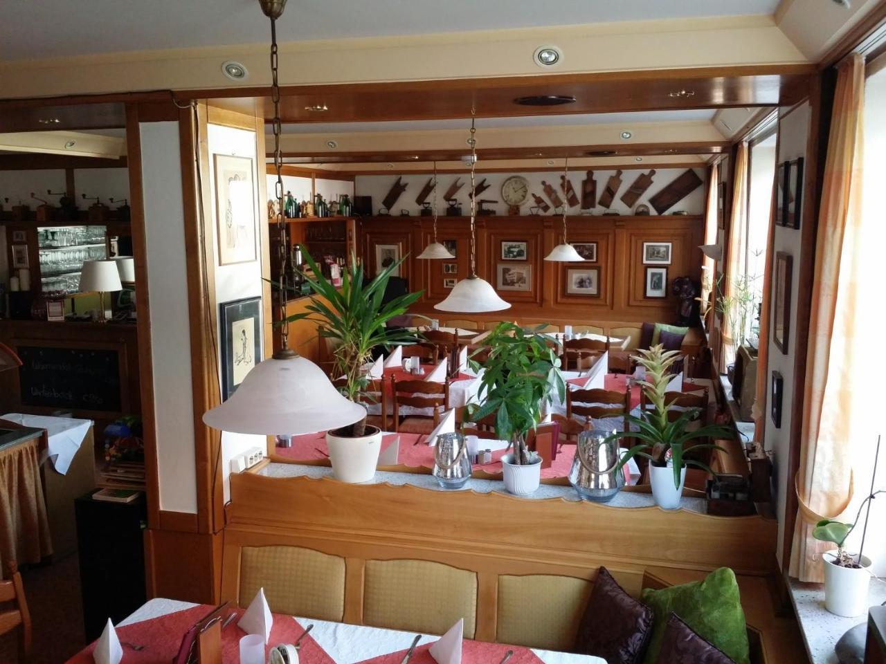 Hotel-Landgasthof Gruener Baum - Dittigheim タウバービショフスハイム エクステリア 写真